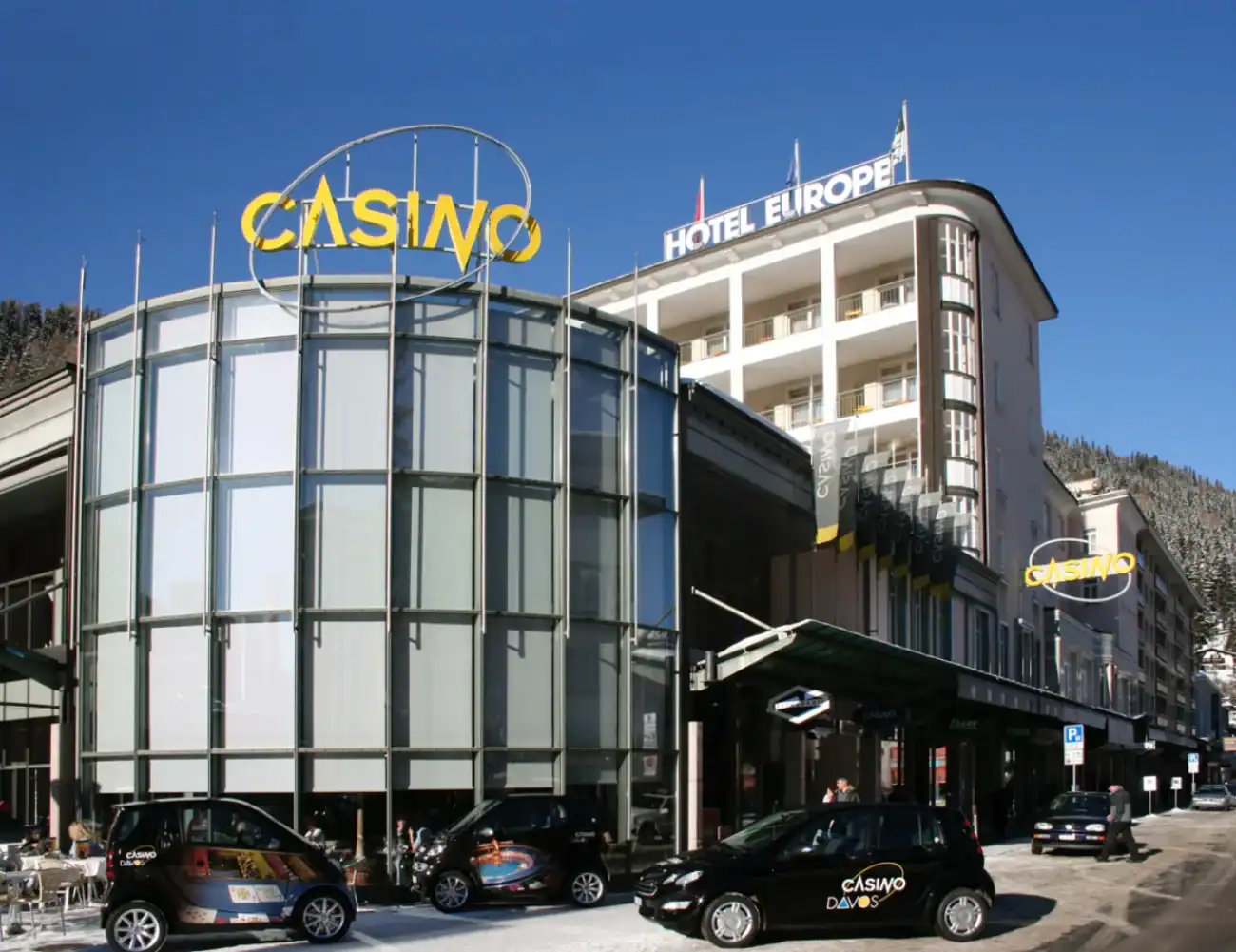 Entrée du Casino Davos sur l'Arkadenplatz, à Davos Platz