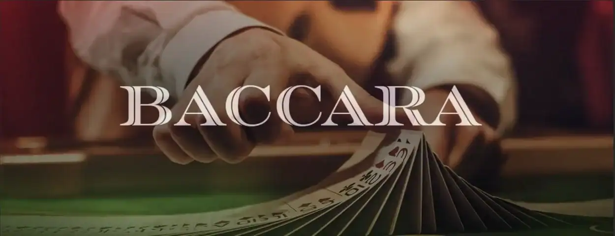 Croupier de baccara distribuant les cartes à la table Croupier de baccara distribuant les cartes à la table