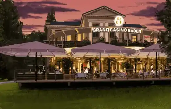 Façade et terrasse du Grand Casino Baden, dans l'ancien Kursaal au cœur du Kurpark