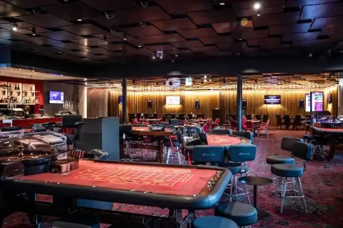 Tables de roulette dans la salle Boule du Casino Lugano