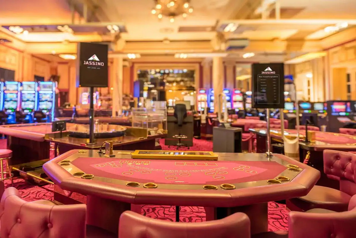 Tables de jeu du Jassino au Grand Casino Luzern
